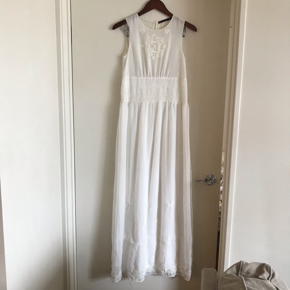 EUC Zara white embroidered sleeveless maxi dress M